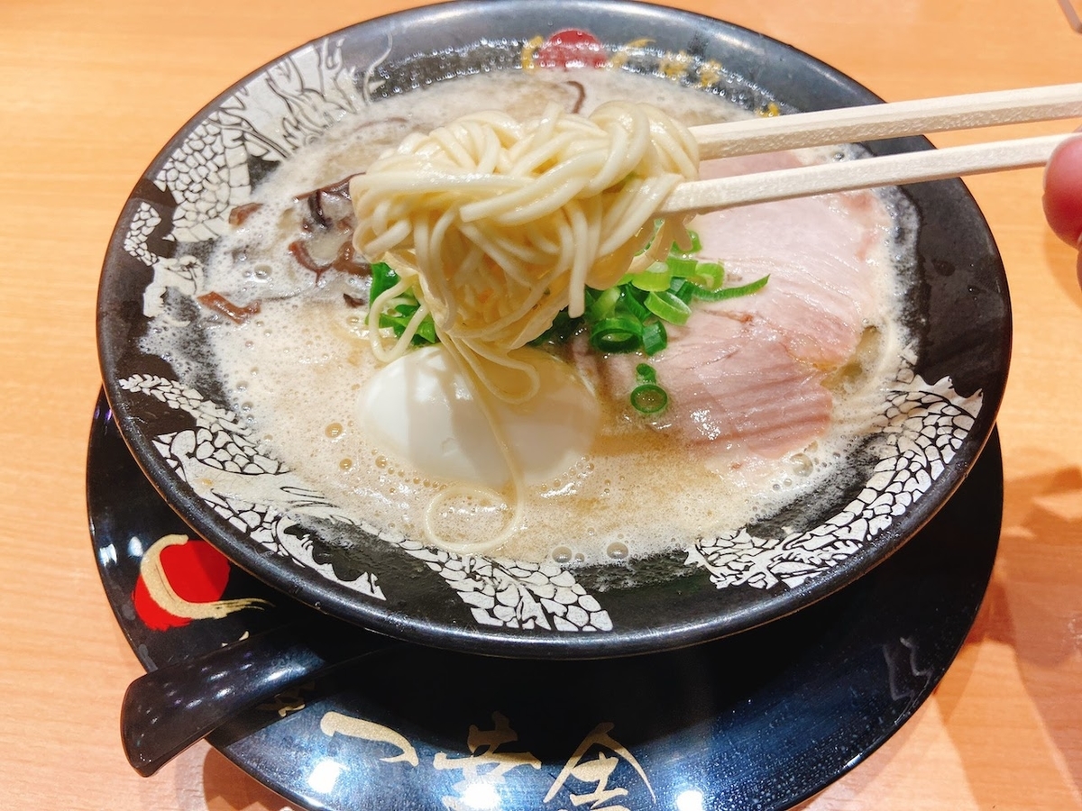 Tasting Hakata Ramen at Ikkousha in Fukuoka Airport – A Flavorful Adventure!